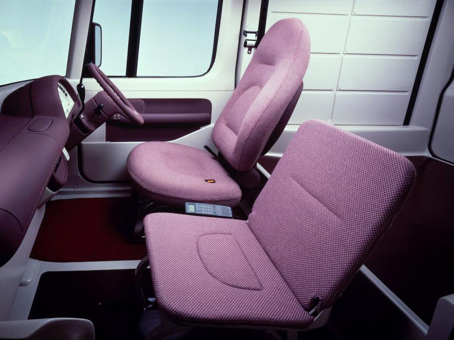  Nissan Chapeau Concept 1989 года  (фото 3 из 7)